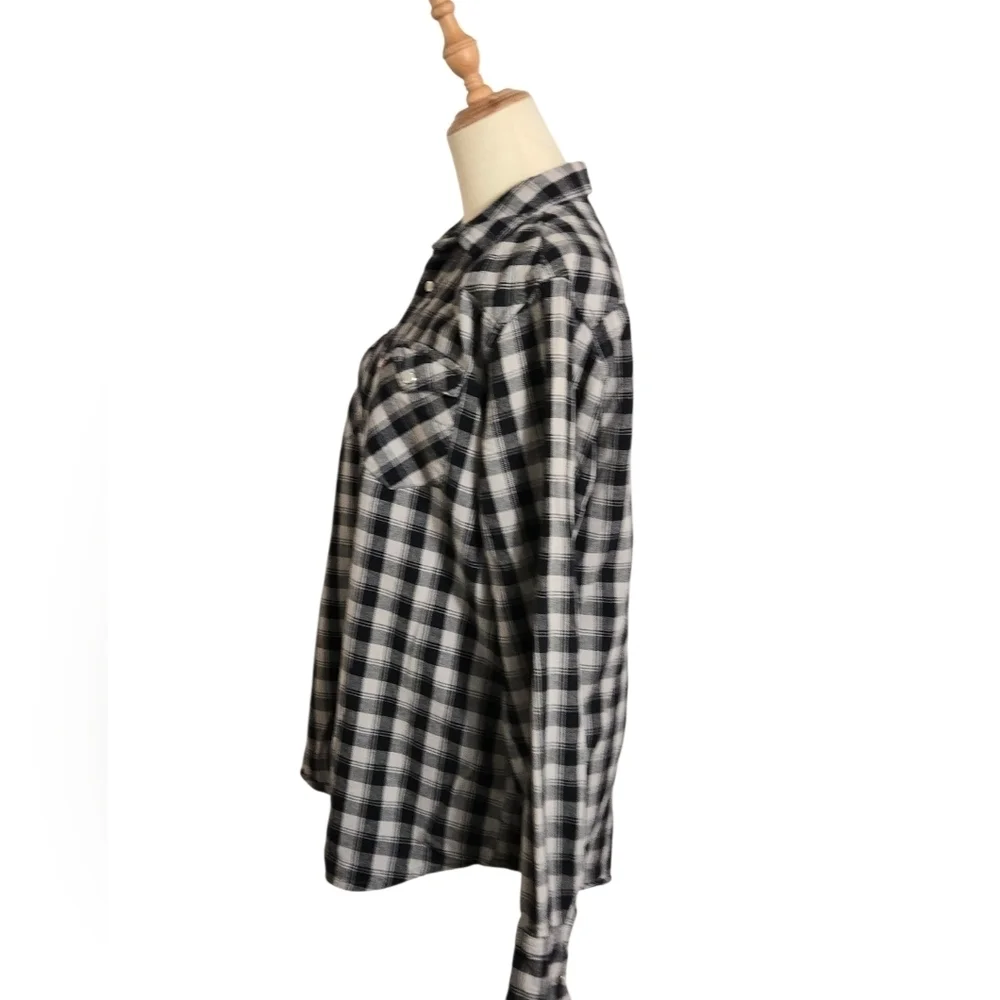 Levi's Black and Gray Checked Light Flannel Button Down Shirt